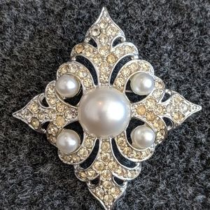 Vintage Sarah Coventry brooch pin